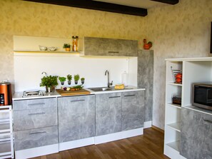 Kühlschrank, Mikrowelle, Geschirrspüler