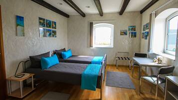 3 Schlafzimmer, Schreibtisch, WLAN, Bettwäsche