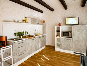 Kühlschrank, Mikrowelle, Geschirrspüler