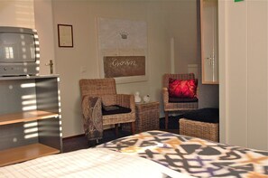 Familienzimmer, 2 Schlafzimmer | Zimmersafe, Schreibtisch, kostenloses WLAN, Bettwäsche