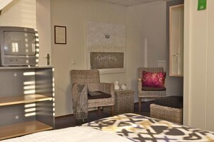 Caja de seguridad en la habitación, escritorio y wifi gratis 