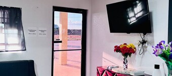 OYO Garden Inn and Suites Pearsall I-35 East