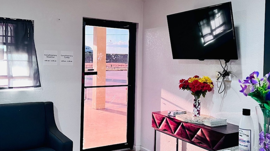 OYO Garden Inn and Suites Pearsall I-35 East