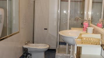 Comfort Double Room, Balcony | Bathroom