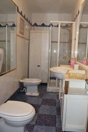 Bathroom - B&B San Peter's Golden Rooms (Rome)