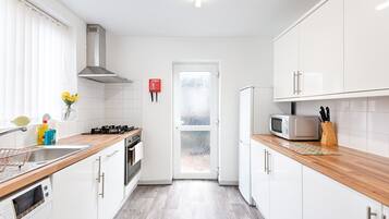 City House, 3 Bedrooms | Private kitchen | Full-sized fridge, microwave, oven, stovetop