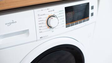 City House, 3 Bedrooms | Private kitchen | Full-size fridge, microwave, oven, stovetop