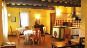 Tägliches inbegriffenes kontinentales Frühstück