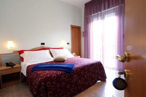 双人房 | 客房内保险箱、办公桌、婴儿床、免费 WiFi