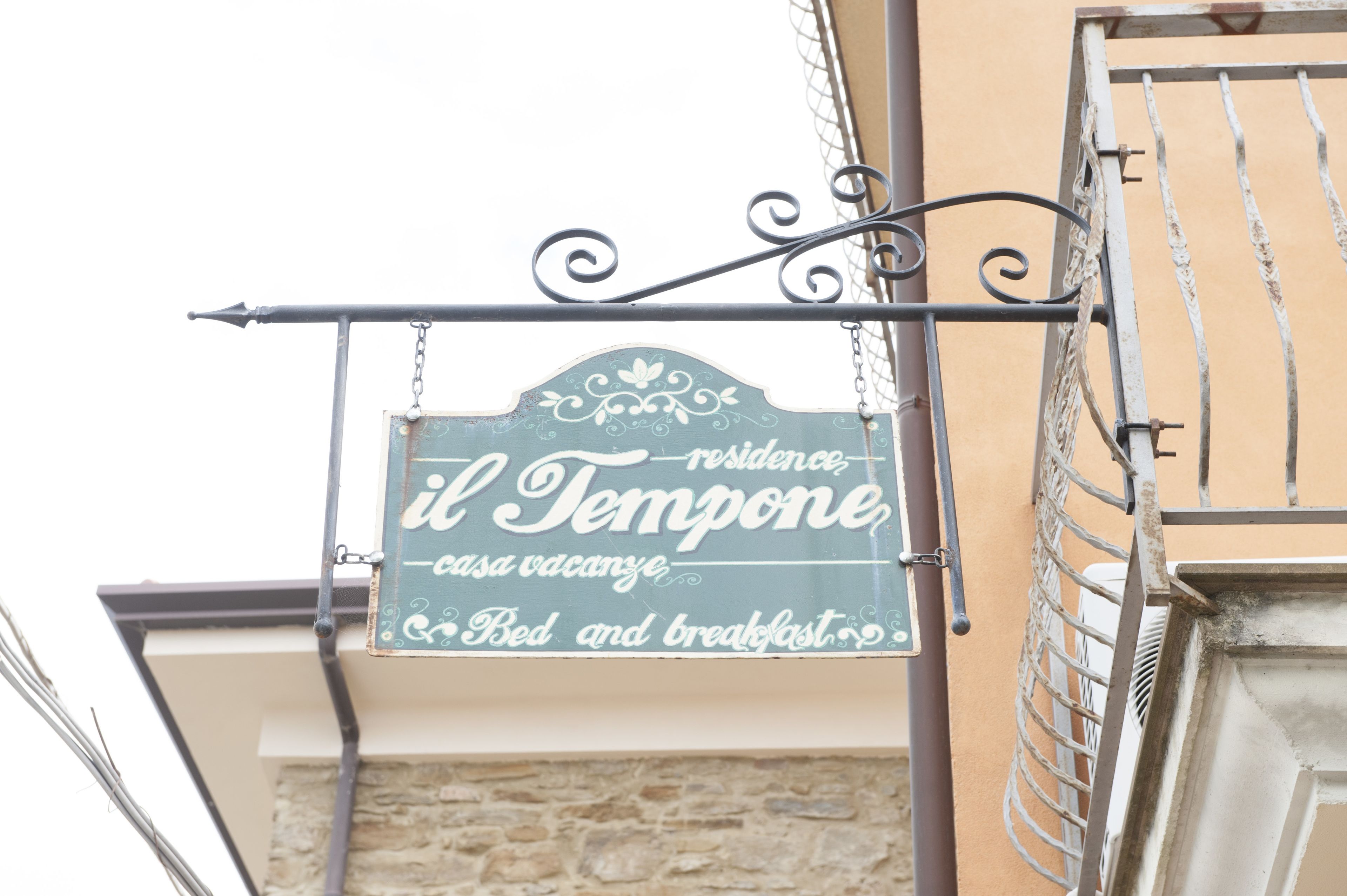 A hanging sign for "Il Tempone" offering bed and breakfast services.
