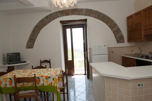 Fridge, stovetop, coffee/tea maker, cookware/dishes/utensils - Il Tempone (Prignano Cilento)