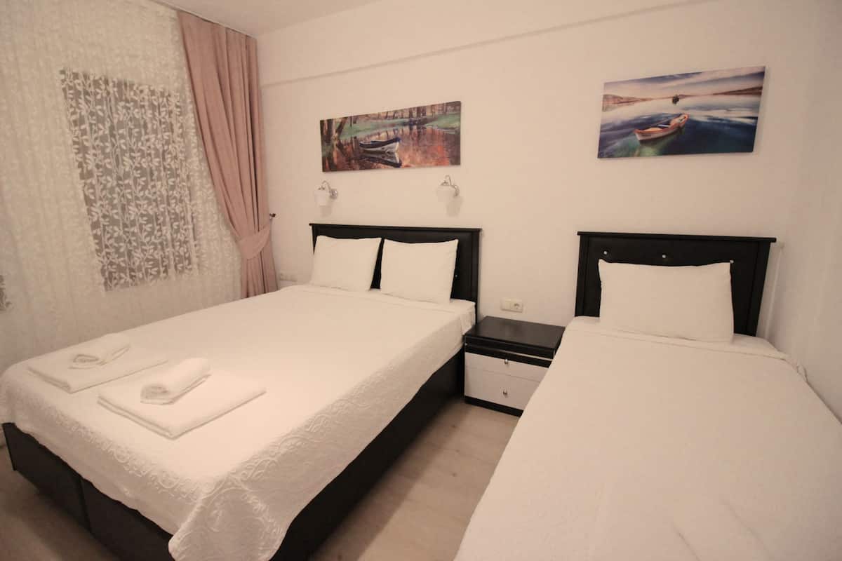 Habitación triple estándar | 1 dormitorio, minibar, wifi gratis y ropa de cama
