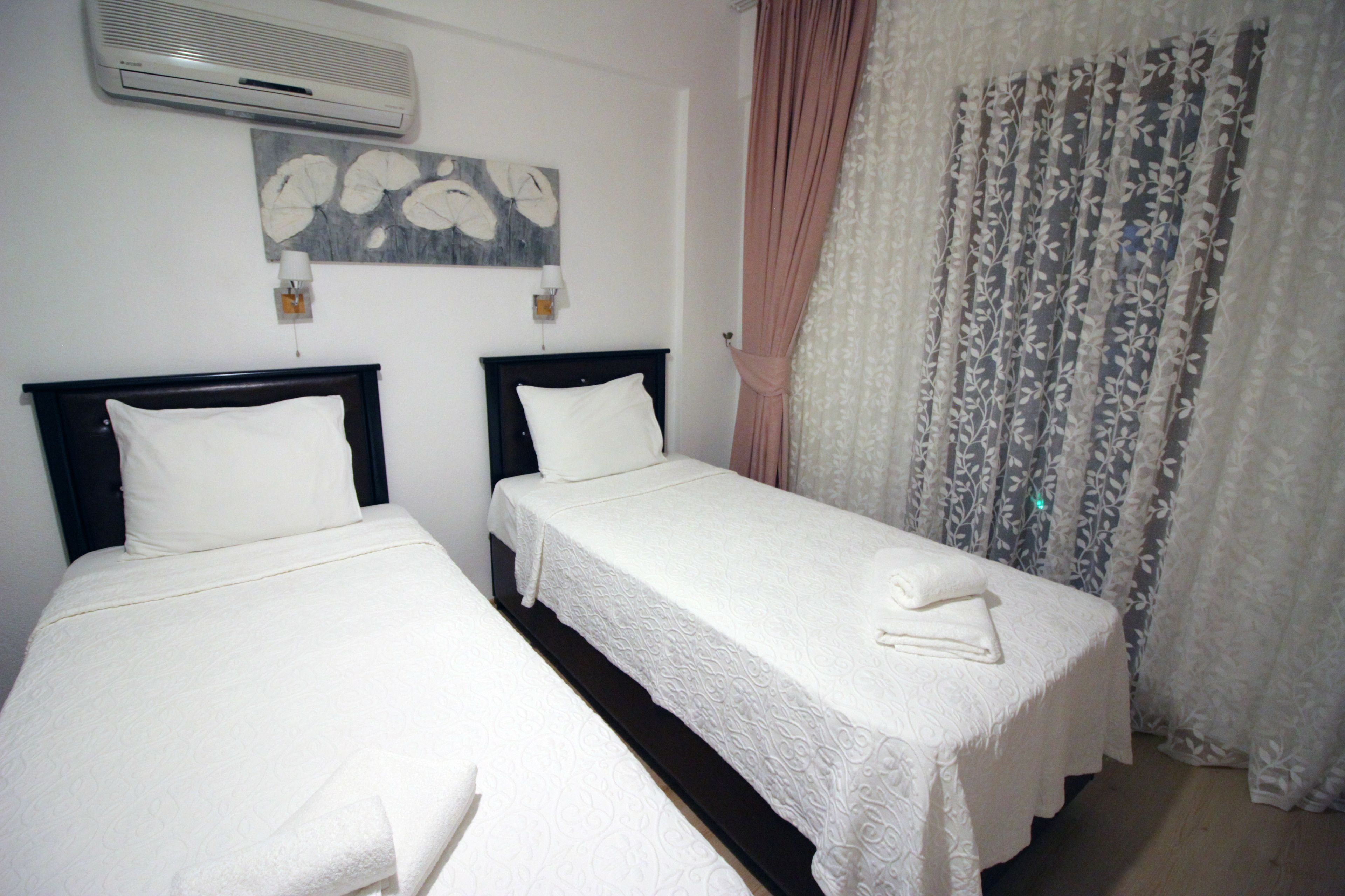 standard double or twin room | minibar, free wifi, bed sheets