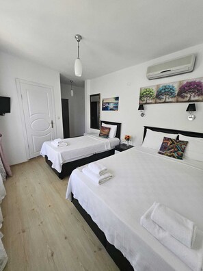 Standard Triple Room | 1 bedroom, minibar, free WiFi, bed sheets - Alize Otel (Bozcaada)