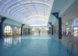 Indoor pool, 2 outdoor pools
