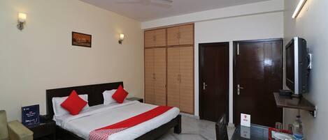 Standard Double Room | Free WiFi, bed sheets