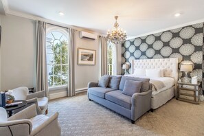 Suite Deluxe | Decoración individual, mobiliario individual, cortinas opacas