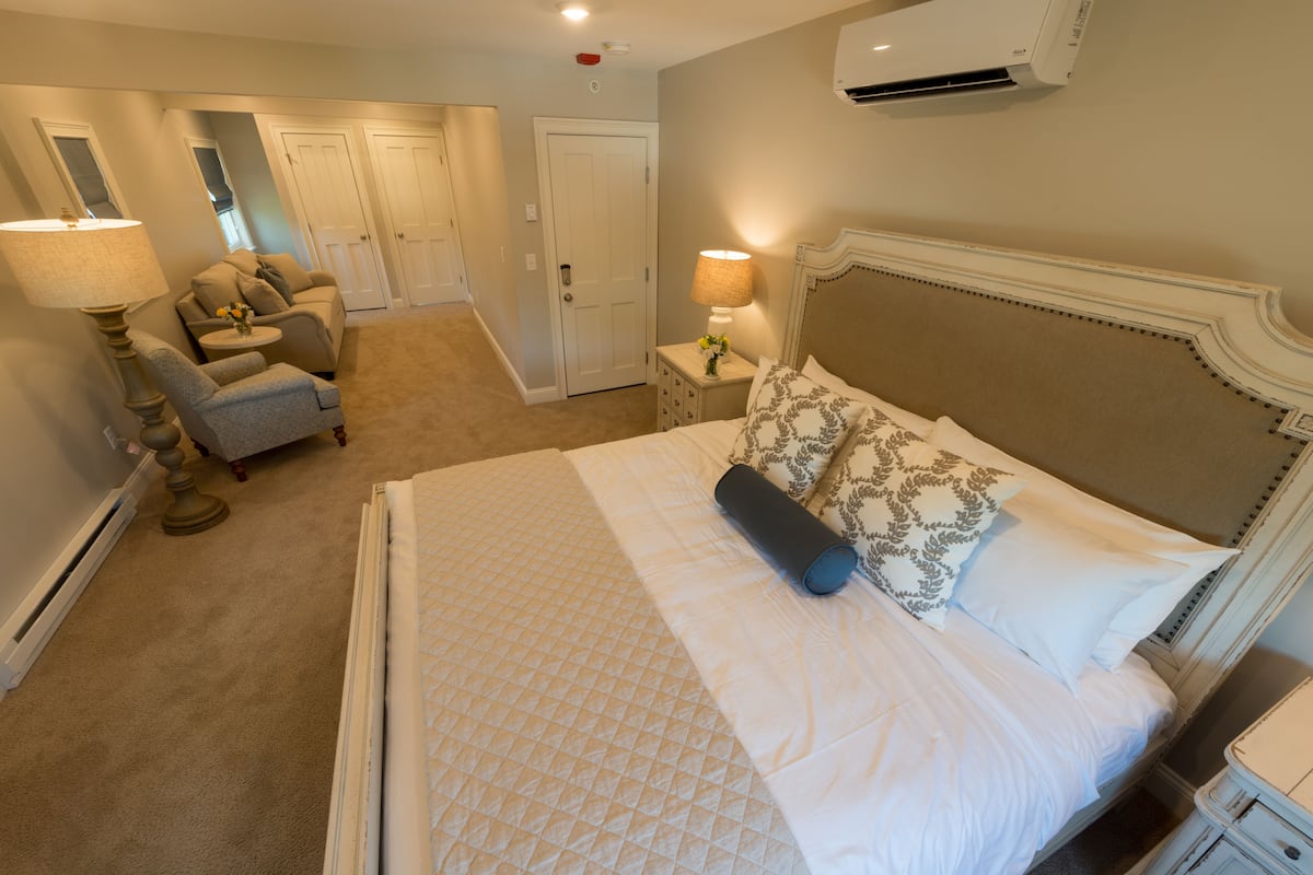 Room 11 | Blackout drapes, iron/ironing board, WiFi (free), individually decorated