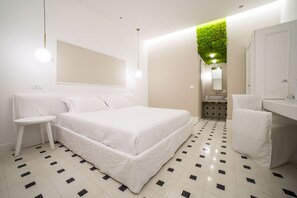 Junior Suite, 1 King Bed, Private Bathroom, Courtyard View | Minibar, in-room safe, individually decorated, individually furnished - Villa Ascosa (Trani)