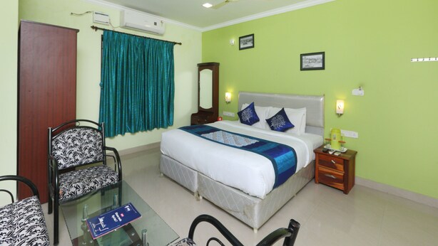Double or Twin Room | Free WiFi - OYO 970 MNR Grand (Chennai)