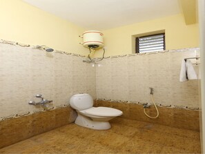 Double or Twin Room | Bathroom | Shower, rainfall showerhead, free toiletries, towels - OYO 970 MNR Grand (Chennai)