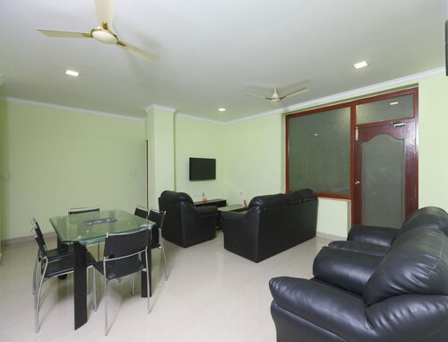 OYO 970 MNR Grand