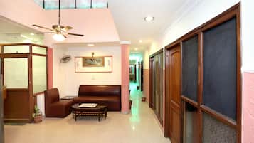 Khu tiếp khách ở sảnh