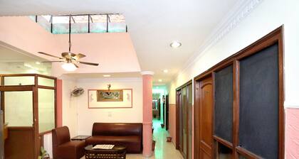 OYO 990 Hotel Paradise