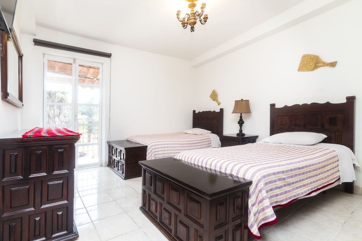 Habitacion # 5 Jalpa De Canovas | 1 bedroom, iron/ironing board, free WiFi, bed sheets