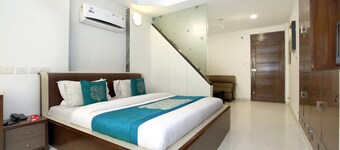 OYO 1496 Hotel Sky 5