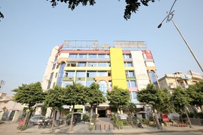 Exterior - OYO 1496 Hotel Sky 5 (Panchkula)