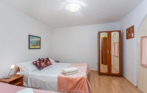 1 chambre, Wi-Fi gratuit, draps fournis