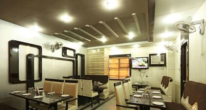 OYO 1671 Hotel Sundaram