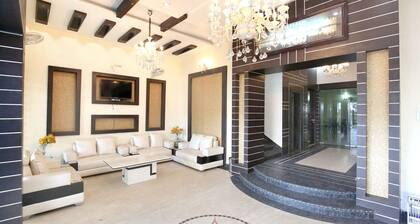 Capital O 9235 Hotel Nayyar