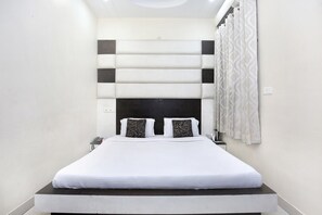Habitación estándar doble | Minibar, escritorio, wifi gratis y ropa de cama