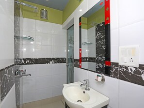 Double or Twin Room | Bathroom