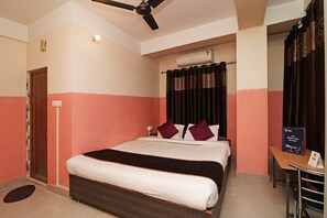 Standard Double Room - OYO 4979 Prabha Palace Lodge (Guwahati)