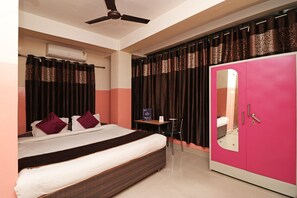 Standard Double Room | Free WiFi, bed sheets - OYO 4979 Prabha Palace Lodge (Guwahati)