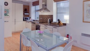 Unclassified image, 3 of 26, button - Apartment The Causeway at The Southside (Edinburgh)