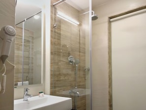 Double or Twin Room | Bathroom