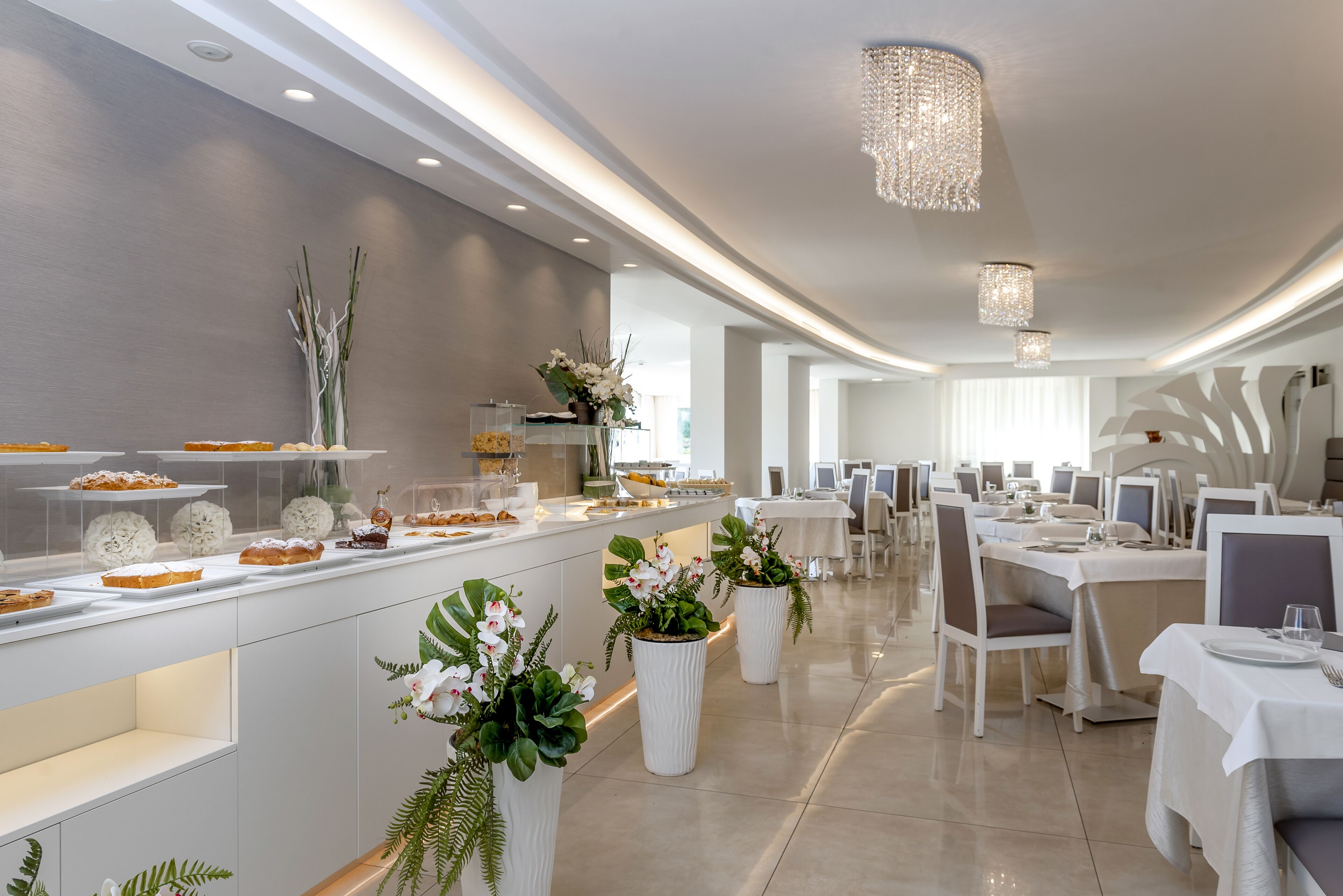 Café da manhã com buffet grátis todos os dias