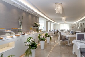 Petit déjeuner buffet compris tous les jours