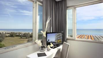 Suite, Sea View | Soundproofing, free WiFi, bed sheets