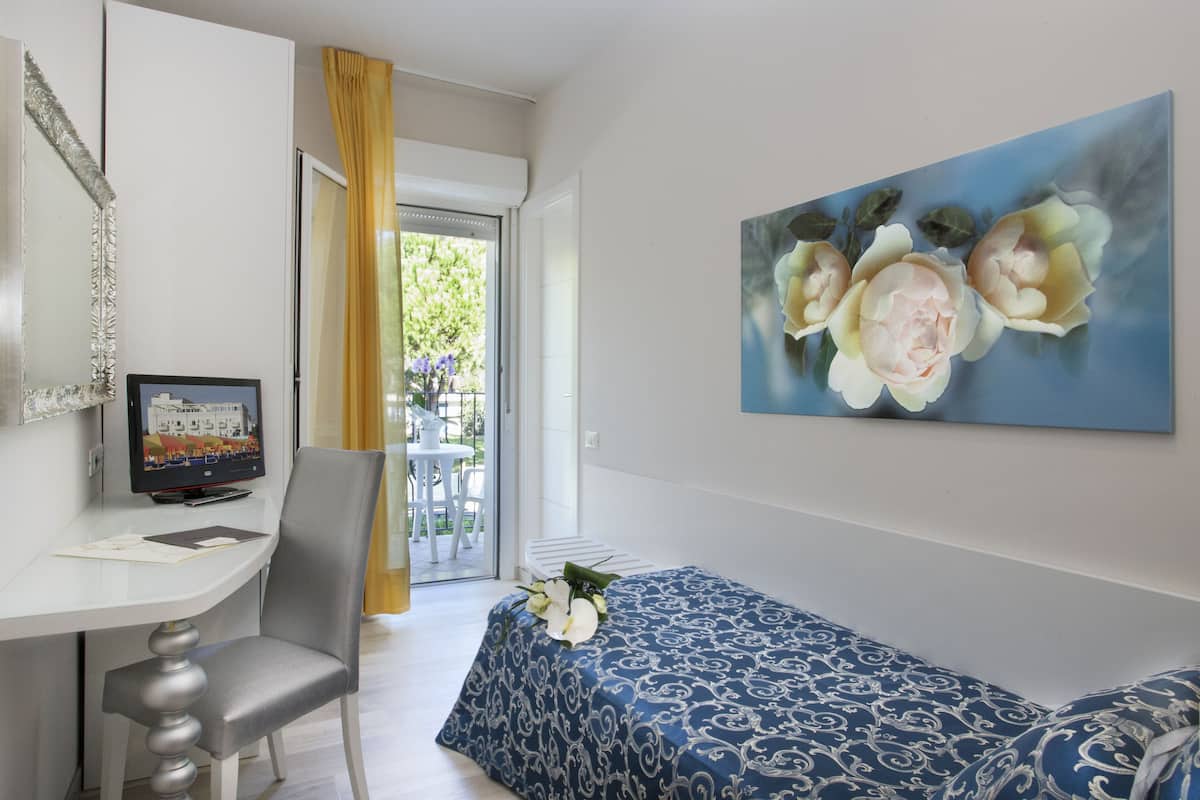 Standard Single Room | Soundproofing, WiFi (free), bed sheets