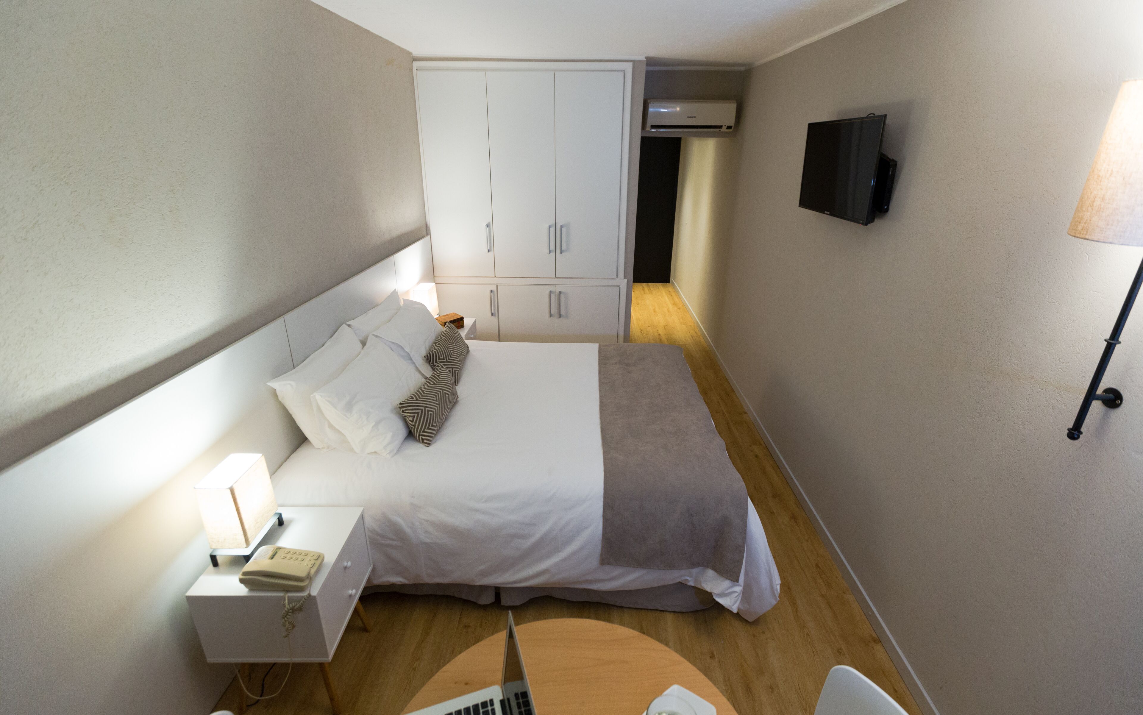 deluxe single room | 1 bedroom, minibar, free wifi, bed sheets