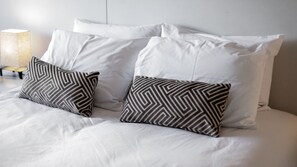 Family Quadruple Room | Minibar, free WiFi, bed sheets - Gran Hotel Flores (Trinidad)