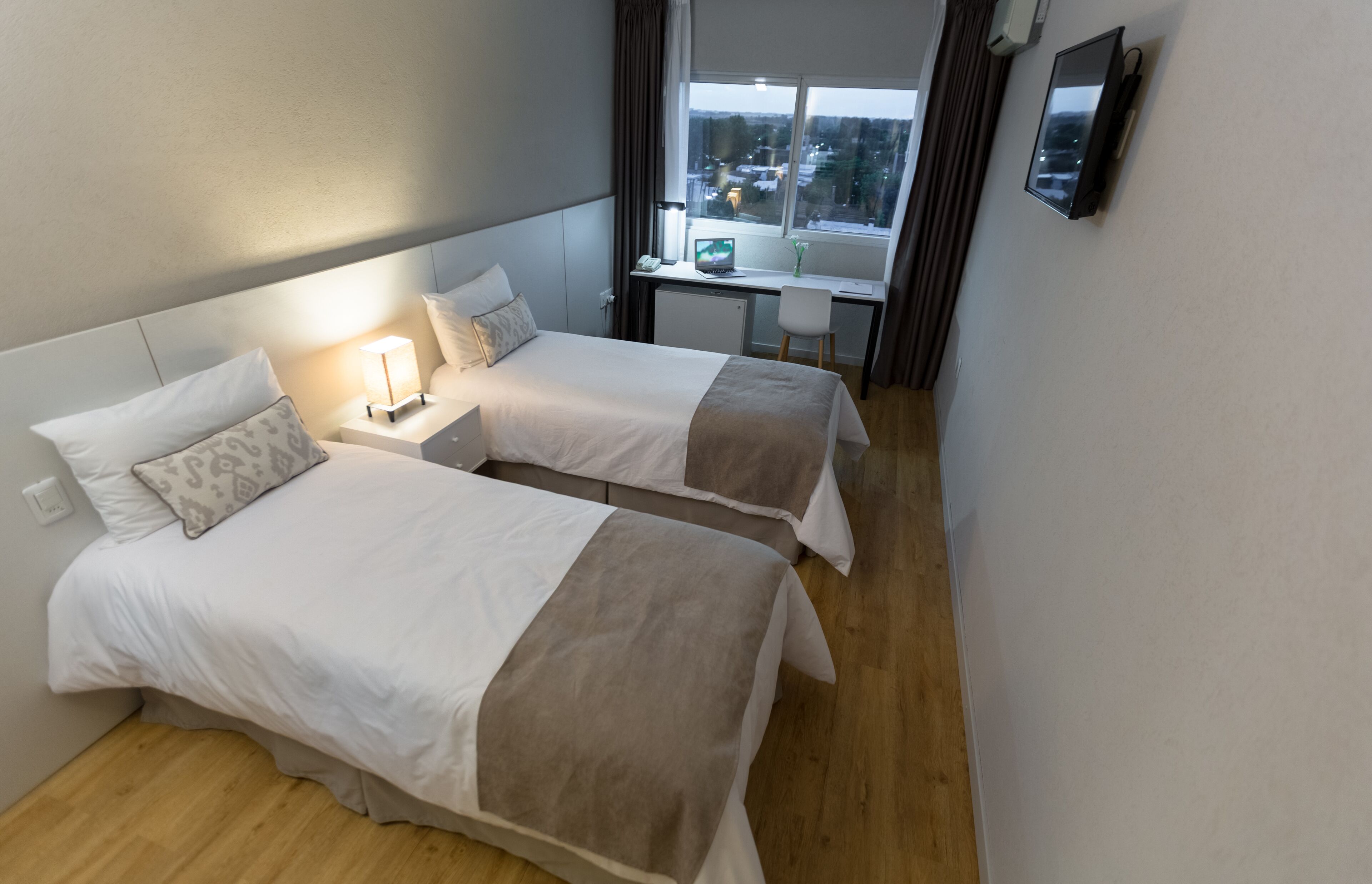 deluxe twin room | 1 bedroom, minibar, free wifi, bed sheets