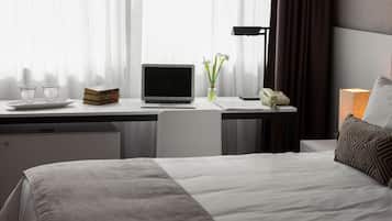 Minibar, free WiFi, bed sheets