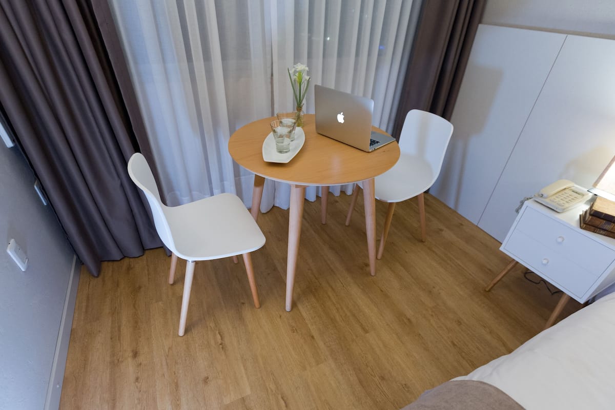 deluxe single room | 1 bedroom, minibar, free wifi, bed sheets