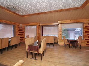 Dining - OYO 8620 Sparsh Hotels and Resorts (Bareilly)